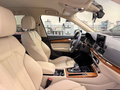 Used 2023 Audi Q5 e Premium w/ Convenience Package AWD/4WD image 30