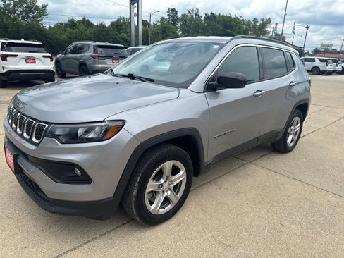 Used 2024 Jeep Compass Latitude AWD/4WD image 7