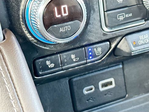 Used 2021 GMC Yukon SLT w/ SLT Premium Package RWD image 21