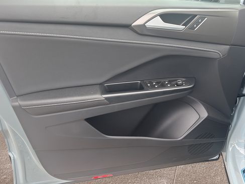 New 2026 Volkswagen Taos SE FWD image 23