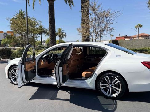 Used 2018 BMW 740e xDrive AWD/4WD image 14
