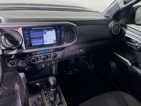Certified 2017 Toyota Tacoma TRD Off-Road w/ Premium & Technology Package AWD/4WD image 21