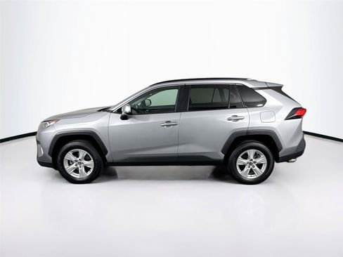 Used 2021 Toyota RAV4 XLE FWD image 11