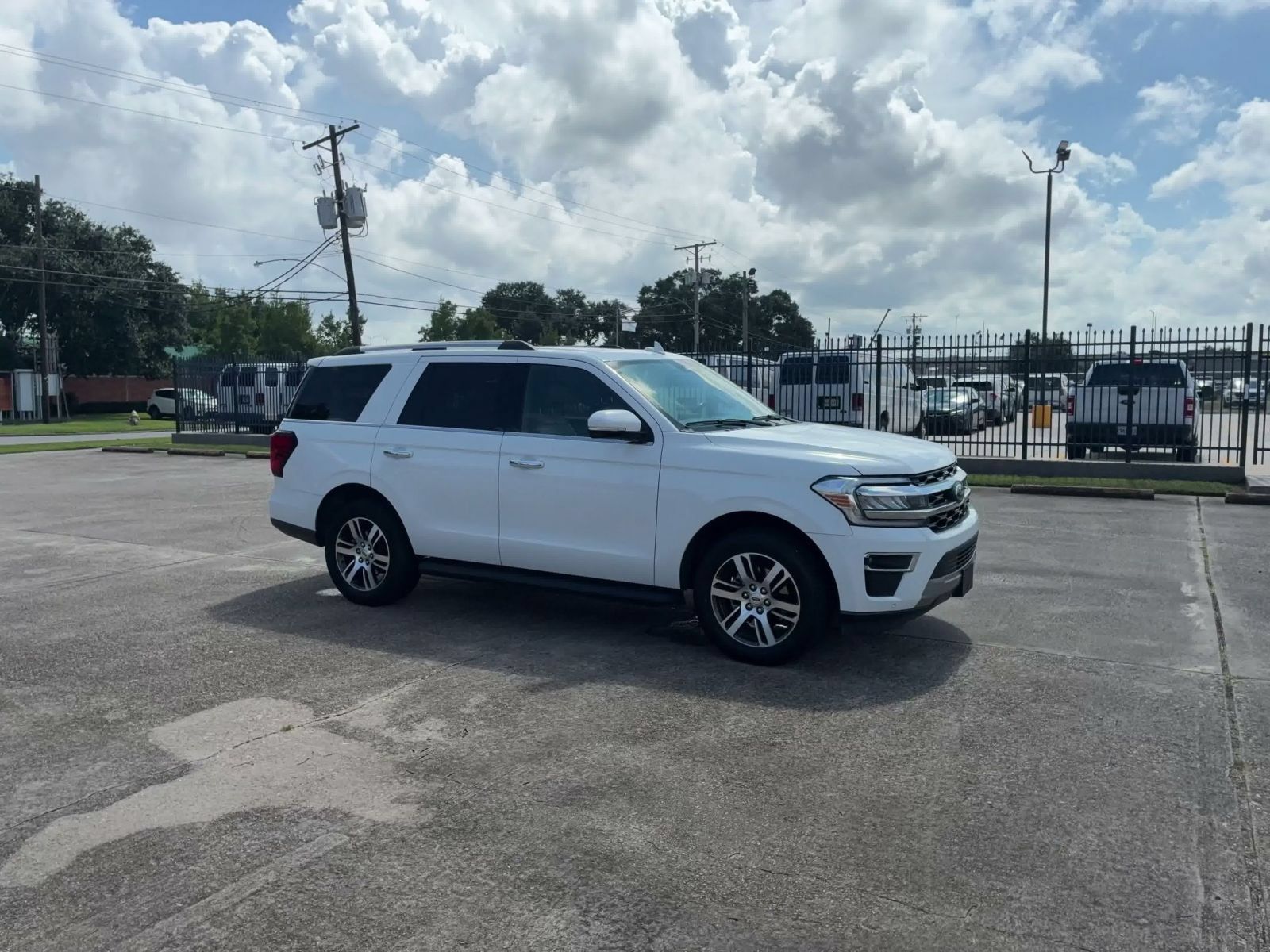 Used 2024 Ford Expedition Limited AWD/4WD image 2