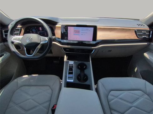 Used 2024 Volkswagen Atlas SE FWD image 4