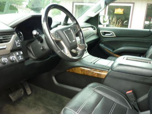 Used 2015 GMC Yukon Denali w/ Touring Package AWD/4WD image 22