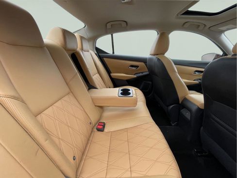 Used 2023 Nissan Sentra SV w/ SV Premium Package image 18