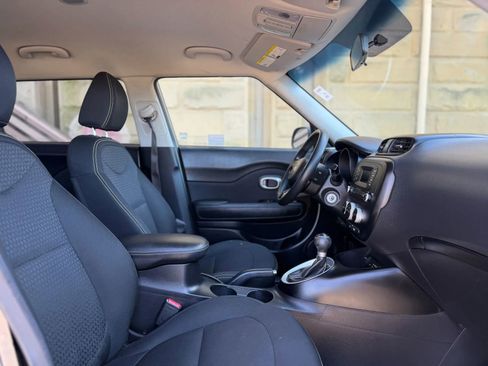 Used 2014 Kia Soul + FWD image 26