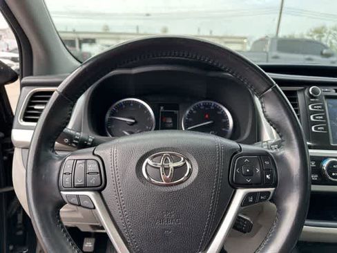 Used 2018 Toyota Highlander XLE image 10