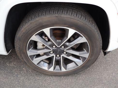 Used 2024 Jeep Grand Cherokee Overland AWD/4WD image 14