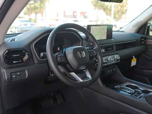 Used 2026 Honda Pilot Elite image 2