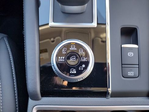 New 2025 Mitsubishi Outlander SE image 22