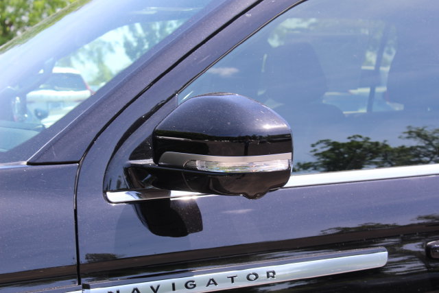 Used 2026 Lincoln Navigator Reserve AWD/4WD image 11