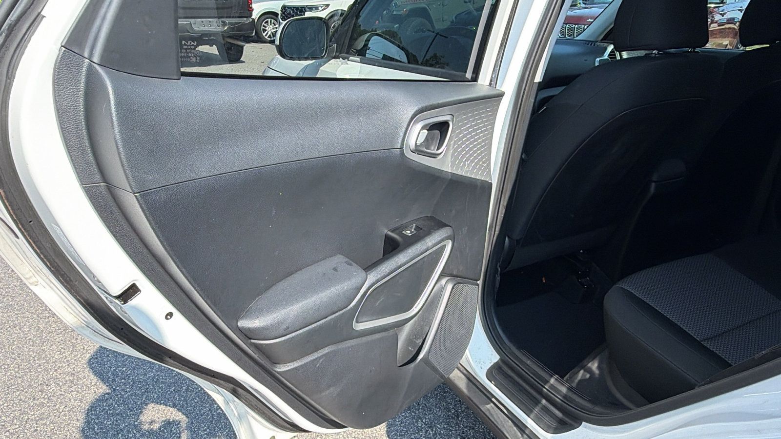 Used 2023 Kia Soul LX w/ LX Technology Package FWD image 22