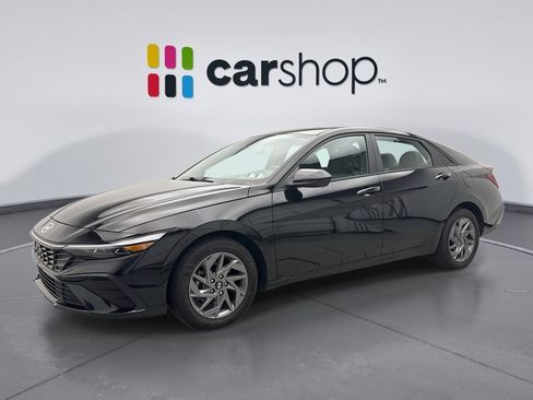 Used 2024 Hyundai Elantra SEL FWD image 1