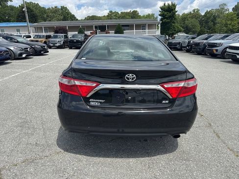 Used 2017 Toyota Camry SE FWD image 4