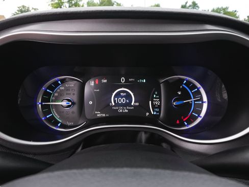 Used 2024 Chrysler Pacifica Limited FWD image 20