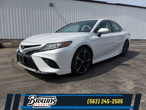 Used 2019 Toyota Camry XSE image 1