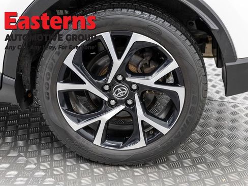 Used 2018 Toyota C-HR XLE FWD image 33