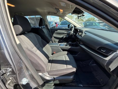 Used 2025 Nissan Rogue SV FWD image 29