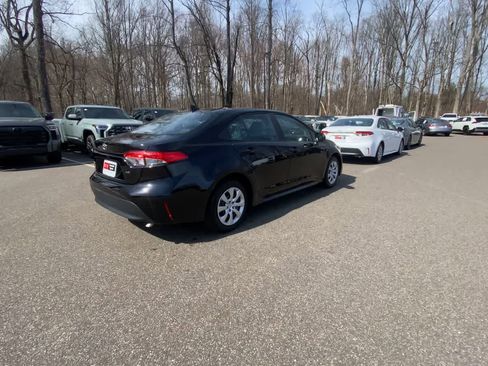 Used 2025 Toyota Corolla LE image 11
