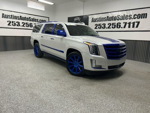Used 2017 Cadillac Escalade ESV Premium Luxury image 1