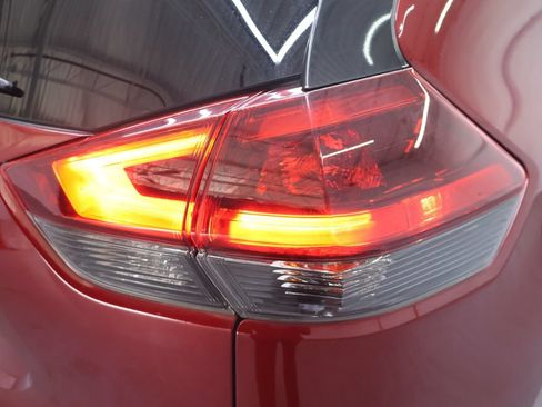 Used 2019 Nissan Rogue SL w/ Premium Package AWD/4WD image 32