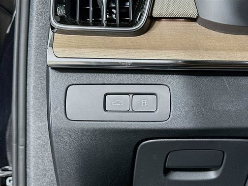 New 2025 Volvo XC90 T8 Plus w/ Protection Package Premier image 10