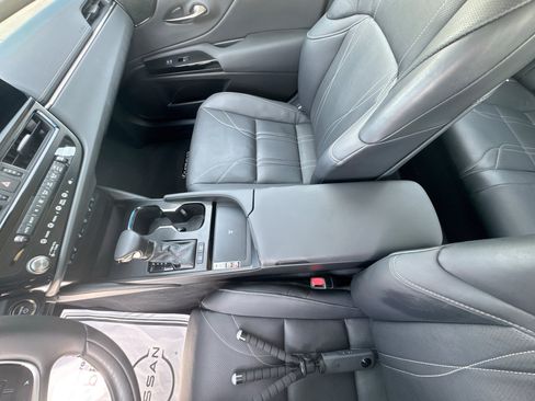 Used 2024 Lexus ES 300h Ultra Luxury w/ Accessory Package (Z2) FWD image 20