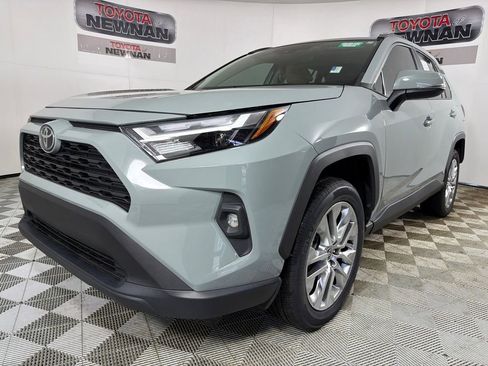 Used 2023 Toyota RAV4 XLE Premium image 8