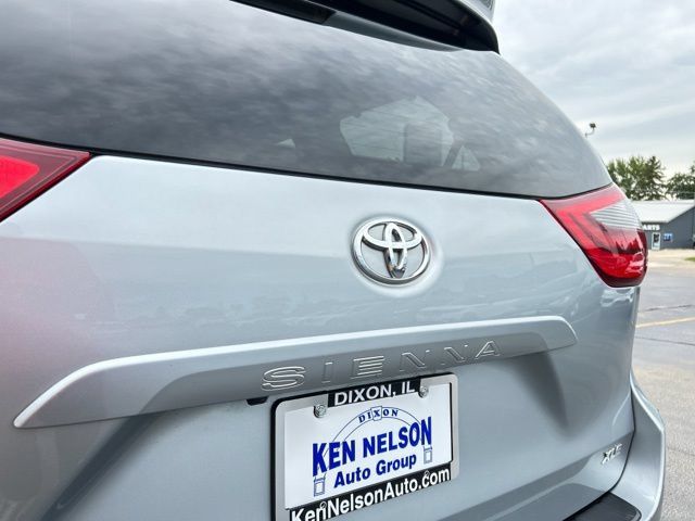 Used 2020 Toyota Sienna XLE FWD image 10