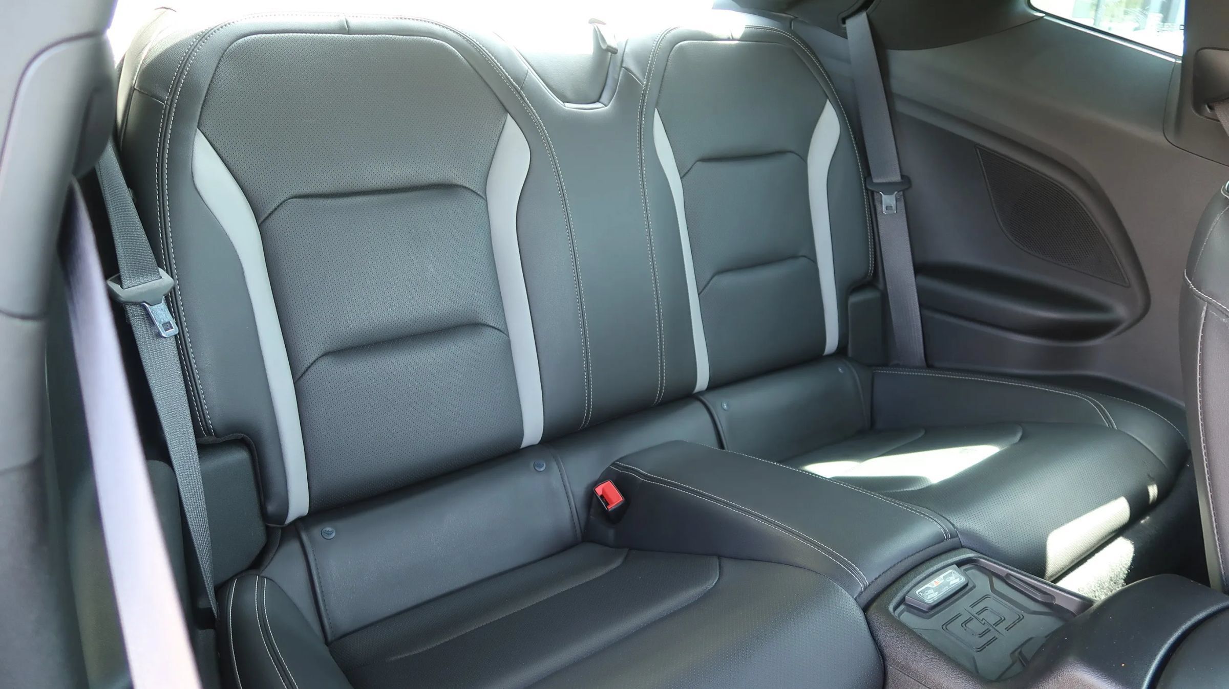 Used 2018 Chevrolet Camaro SS RWD image 21