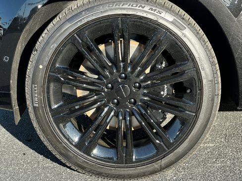 New 2026 Land Rover Range Rover Long Wheelbase SE image 25