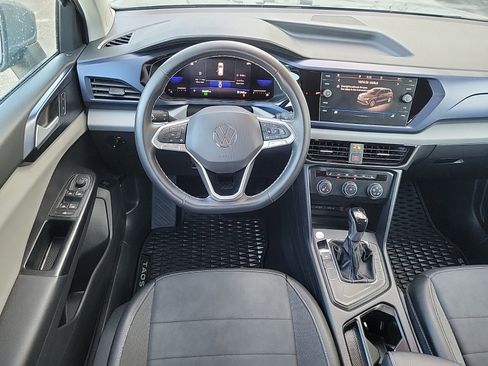 Used 2022 Volkswagen Taos SE image 14