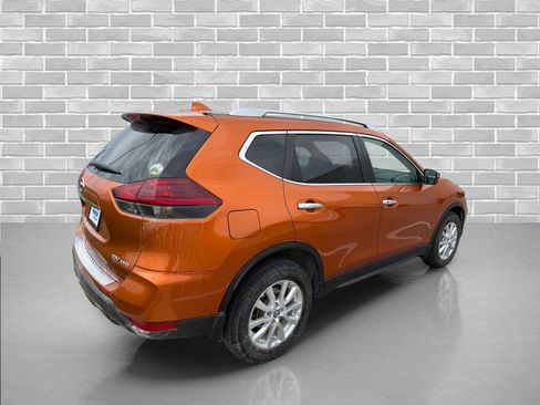 Used 2018 Nissan Rogue SV AWD/4WD image 3
