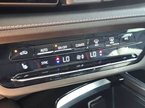 Used 2023 Buick Envision Essence w/ Sport Touring Package AWD/4WD image 21