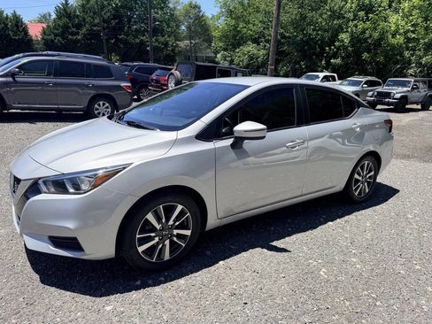 Used 2020 Nissan Versa SV FWD image 11