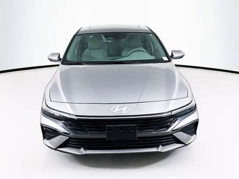 Used 2025 Hyundai Elantra SEL FWD image 2