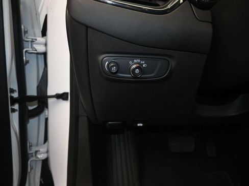 Used 2022 Chevrolet Equinox RS w/ Infotainment Package FWD image 12