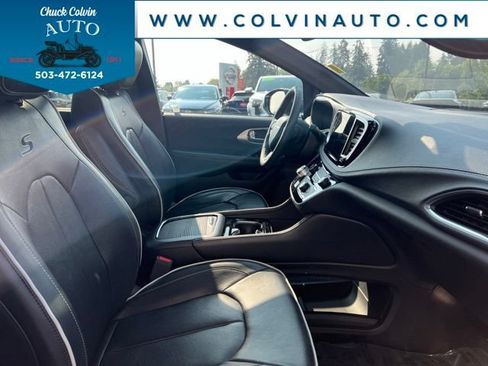 Used 2025 Chrysler Pacifica Limited FWD image 22