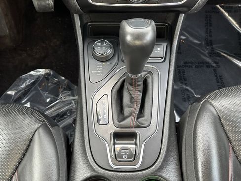 Used 2019 Jeep Cherokee Trailhawk image 25