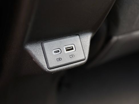 Used 2023 Chevrolet Bolt EUV LT w/ Comfort Package FWD image 22