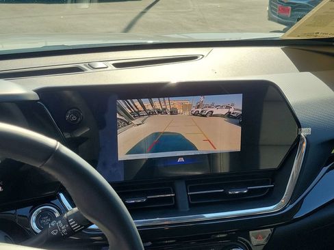 Used 2025 Chevrolet Trax ACTIV w/ Driver Confidence Package image 29