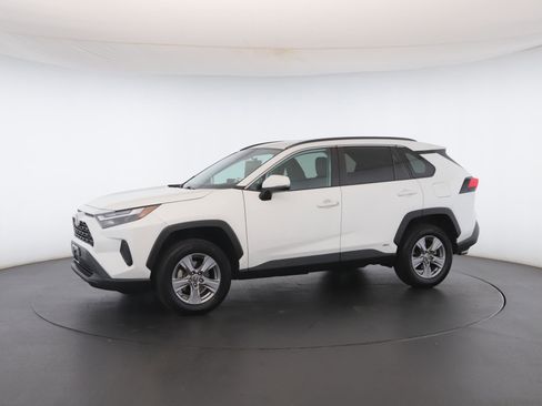 Used 2022 Toyota RAV4 XLE image 40
