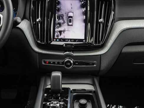Used 2025 Volvo XC60 B5 Plus image 13