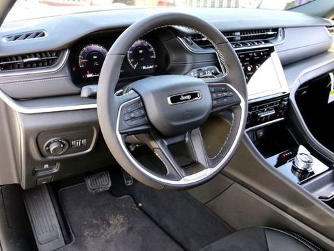 New 2025 Jeep Grand Cherokee L Laredo image 8