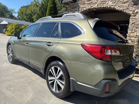 Used 2018 Subaru Outback 2.5i Limited w/ Popular Package #2 AWD/4WD image 4