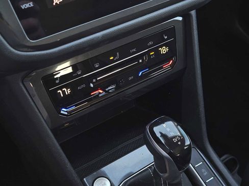 Used 2022 Volkswagen Tiguan SE image 19