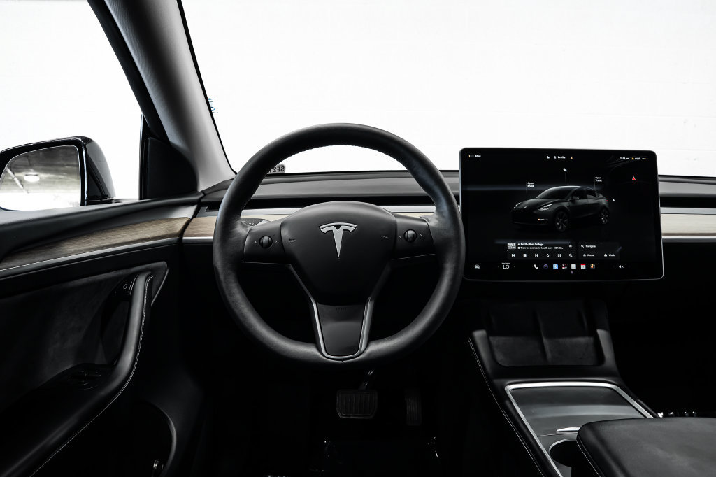 Used 2025 Tesla Model Y Long Range RWD image 21