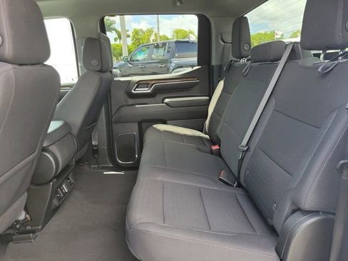 Used 2025 Chevrolet Silverado 1500 LT AWD/4WD image 7